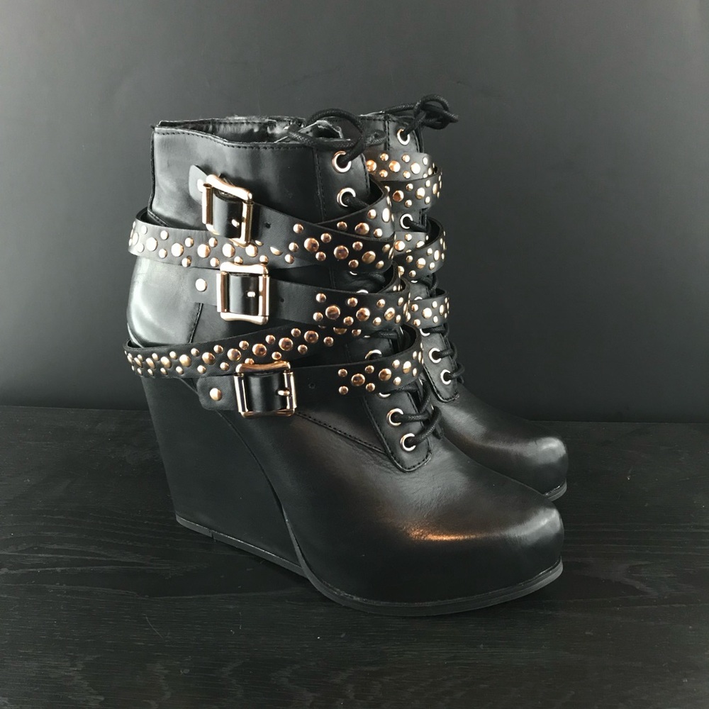 BCBGeneration Larissa platform wedge booties